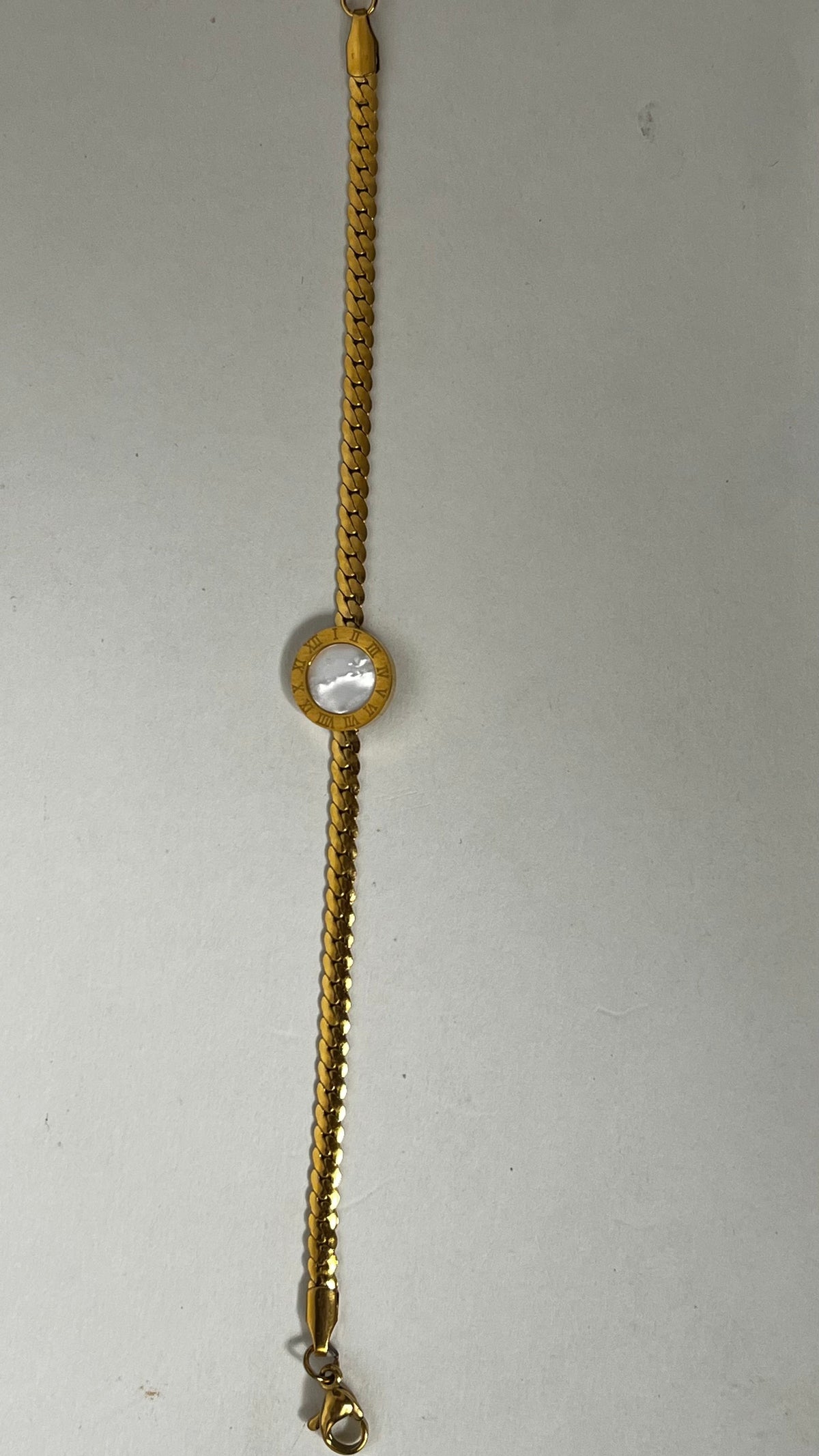 Timeless Elegance: Gold-Tone Chain Bracelet