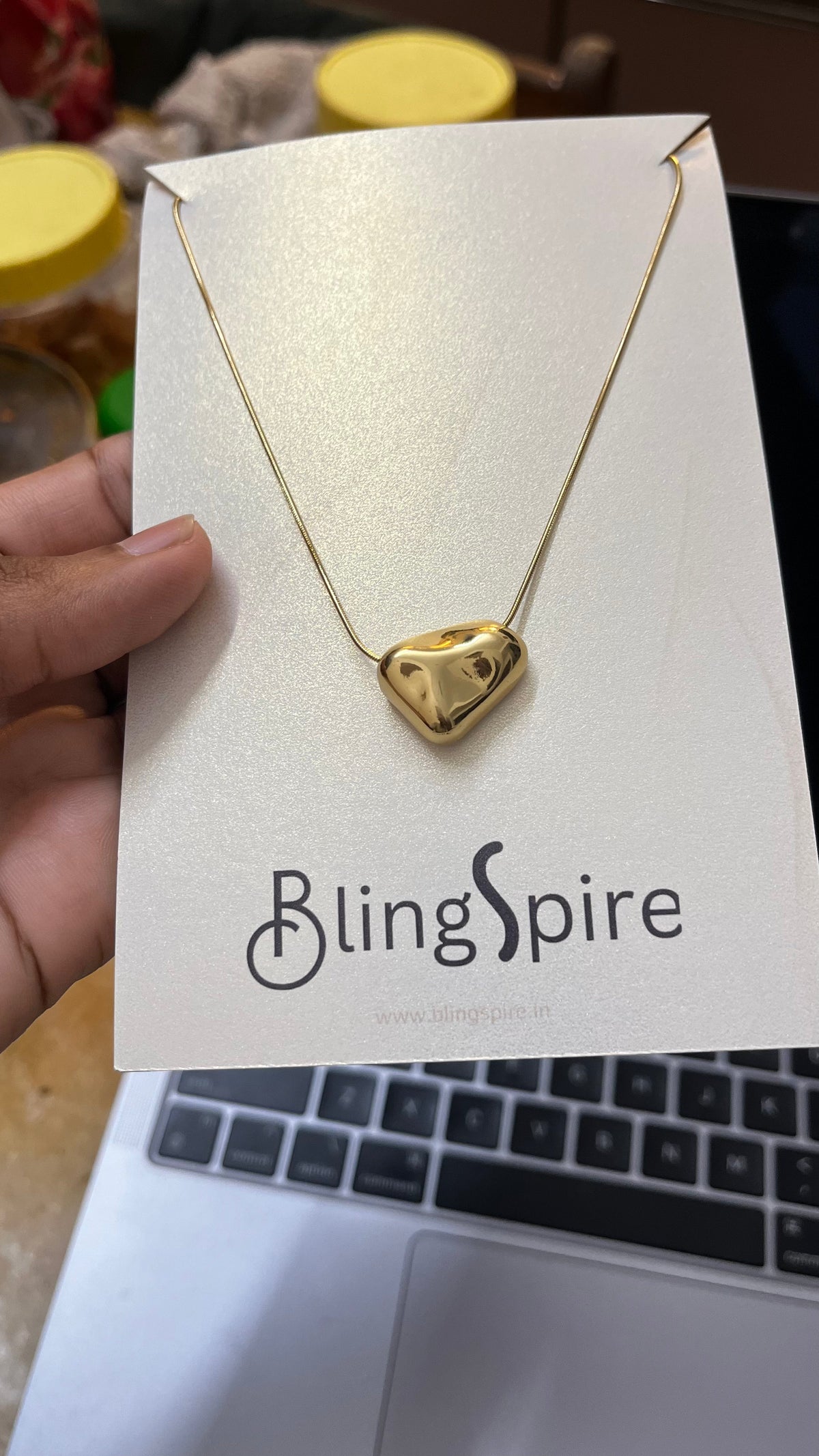 Sculpted Simplicity: Gold-Tone Pendant Necklace