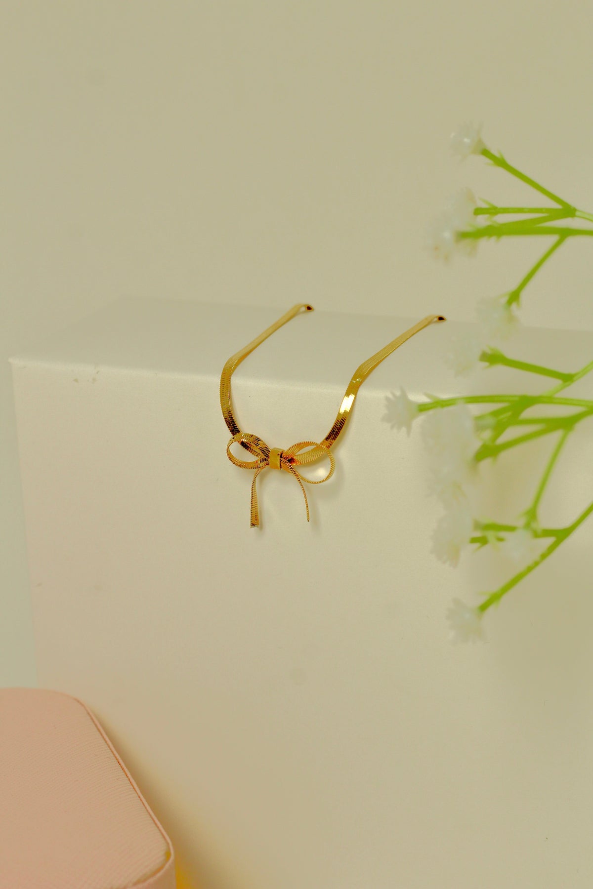 Radiant Gilded Golden Bow Chain Necklace